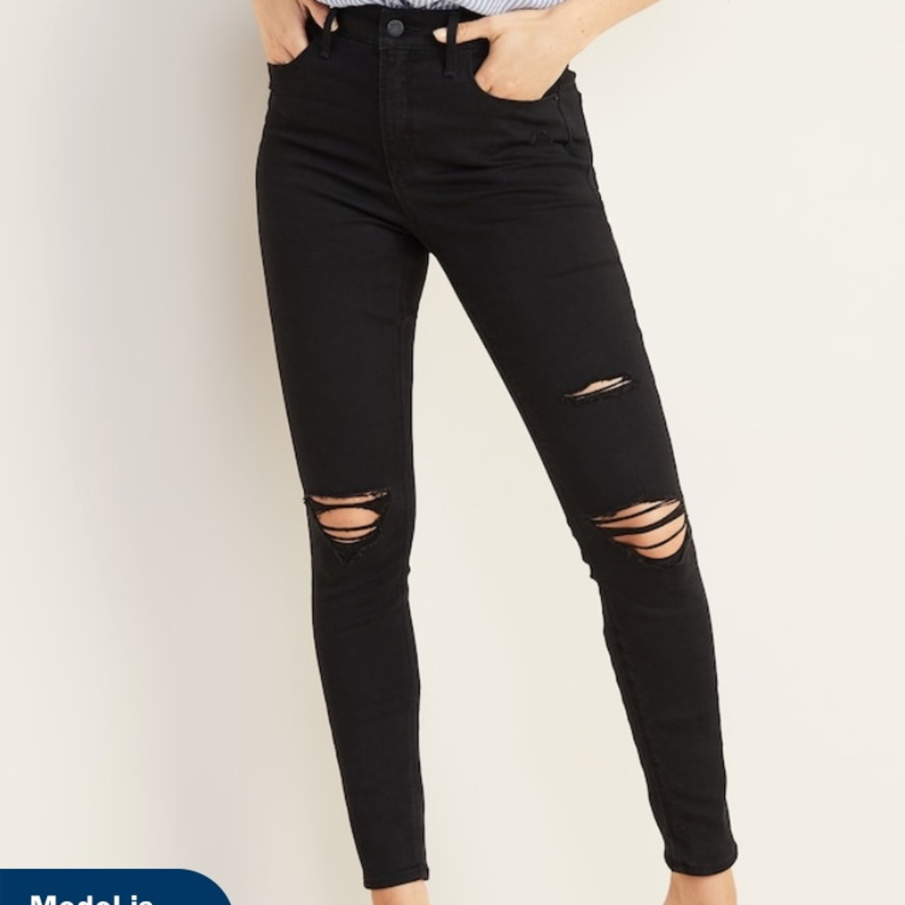 Black distressed skinny jeans